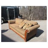Traditional 90" Sofa with wooden frame and exposed legs with three pillows