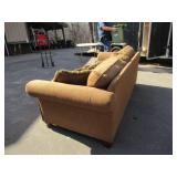 Traditional 90" Sofa with wooden frame and exposed legs with three pillows