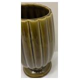 H1 - Vintage Floraline Green Ribbed Vase