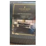 Fieldcrest king-cal king classic stripe 3 piece comforter set. Retail $250 Navy