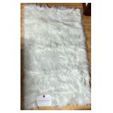 Loloi Fur Collection - accent rug - 27”x45”
