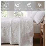 Madison Park Quebec Reversible Quilt Set Damask Design, Double Sided Stitching All Season, Lightweight Bedspread Bedding Set, Matching Sham, White, Full(96"x110") 3 Piece Set