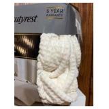 Beautyrest luxury heated blanket queen size waffle, plush with Sherpa, Retail $80 reverse two controllers included for temperature control 84“ x 90“