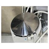 MSRP $8,000 ADEC PAC I SELF-CONTAINED DENTAL DELIVERY SYSTEM, JUN-AIR OILLESS COMPRESSOR, DENTSPLY CAVITRON BUILT-IN ULTRASONIC SCALER, SUCTION & AIR/WATER CONTROLS, MOBILE CLINIC UNIT *MOST PORTA