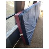 Comfortex Mat OK714MN Folding Foam Pad Blue Exterior Burgundy Interior Comfortex Mat OK714MN Folding Foam Pad Blue Exterior Burgundy Interior