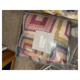 Queen Patchwork Comforter & Yellow Quilt (Lot of 2) Queen Patchwork Comforter & Yellow Quilt (Lot of 2)