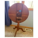 Antique Hinged Pedestal Table with Drop-Leaf Oval Top, Vintage Dining Accent Antique Hinged Pedestal Table with Drop-Leaf Oval Top, Vintage Dining Accent