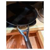 Mixed Kitchen Cookware Bakeware Lot Calphalon Wilton Glass Metal Mixed Kitchen Cookware Bakeware Lot Calphalon Wilton Glass Metal