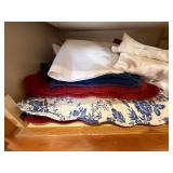 Mixed Kitchen Linen Lot Towels Oven Mitts Pot Holders Napkins Used Mixed Kitchen Linen Lot Towels Oven Mitts Pot Holders Napkins Used