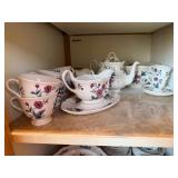 Wedgwood Williamsburg Potpourri NK510 China Set Teapot Plates Cups Wedgwood Williamsburg Potpourri NK510 China Set Teapot Plates Cups