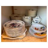 Wedgwood Williamsburg Potpourri NK510 China Set Teapot Plates Cups Wedgwood Williamsburg Potpourri NK510 China Set Teapot Plates Cups