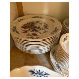 Wedgwood Williamsburg Potpourri NK510 China Set Teapot Plates Cups Wedgwood Williamsburg Potpourri NK510 China Set Teapot Plates Cups