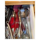 Mixed Kitchen Utensil & Flatware Lot KitchenAid Henckels Oneida (3 drawers) Mixed Kitchen Utensil & Flatware Lot KitchenAid Henckels Oneida (3 drawers)