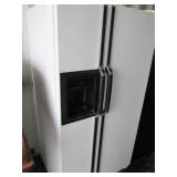 Kenmore refrigerator / freezer with...