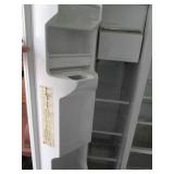Kenmore refrigerator / freezer with...