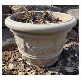FY - Grosfillex Planter Pot - Decorative Garden Container