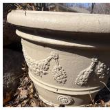 FY - Grosfillex Planter Pot - Decorative Garden Container