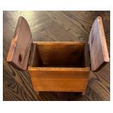 LR - Wooden Heart-Shaped Storage Bench