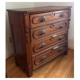 BR1 - Antique Walnut Victorian Dresser 4-Drawer with Carved Leaf Pulls