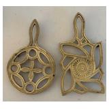 BR2 - Miniature Cuckoo Clock and 2 Metal Trivets