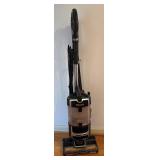 BR1 - Shark Lift-Away Vacuum with Self-Cleaning Brushroll