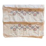UL - 18 Needlepoint Pillowcases - Embroidered Florals
