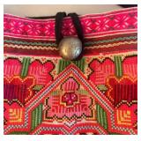 UL - Vintage Handwoven Embroidered Fringe Handbag - Pink/Red Geometric Floral Pattern
