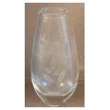 UL - Two Etched Crystal Vases