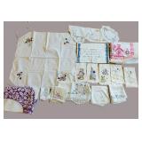 uL - Vintage Embroidered Tablecloth Set with Napkins -