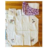 uL - Vintage Embroidered Tablecloth Set with Napkins -