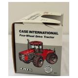 uL - ERTL Case International Four-Wheel Drive Tractor - 1/32 Scale