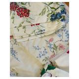 uL - Vintage Floral Tablecloths - Assorted Sizes & Patterns