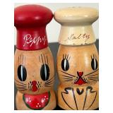 uL - Vintage Poppy & Salty 5in Salt & Pepper Shaker Set