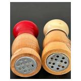 uL - Vintage Poppy & Salty 5in Salt & Pepper Shaker Set