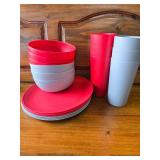 6 Plastic Bowls,6 Cups,6 Plates