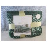 (EW6) Lenox Full/Queen Size 3-Piece... (EW6) Lenox Full/Queen Size 3-Piece...