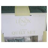 (EW6) Lenox Full/Queen Size 3-Piece... (EW6) Lenox Full/Queen Size 3-Piece...