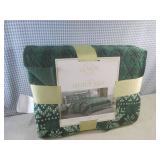 (EW6) Lenox Full/Queen Size 3-Piece... (EW6) Lenox Full/Queen Size 3-Piece...