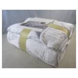 (EW6) Lenox King Size 3-Piece Quilt... (EW6) Lenox King Size 3-Piece Quilt...