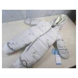 (RCK) Carter's Baby Snowsuit Size 6... (RCK) Carter's Baby Snowsuit Size 6...