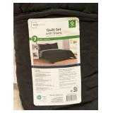 NEW MAINSTAYS 7-PIECE QUILT SET WITH SHEETS BLACK SIZE QUEEN