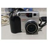 Olympus Camedia C-2020 Zoom Digital Camera with Box, Manual & Cables