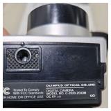 Olympus Camedia C-2020 Zoom Digital Camera with Box, Manual & Cables