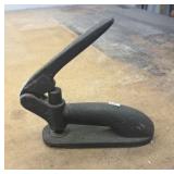 Heavy duty pallet clamp