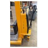 Straddle stacker H-5440 Uline