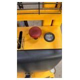 Straddle stacker H-5440 Uline