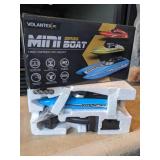 NEW HIGH SPEED RC BOAT & 2.4GHZ REMOTE CONTROL - LOW BATTERY PROTECTION