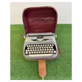 Royal Royalite Typewritter