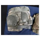 4 PAIRS OF KNEE PADS