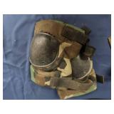 4 PAIRS OF KNEE PADS